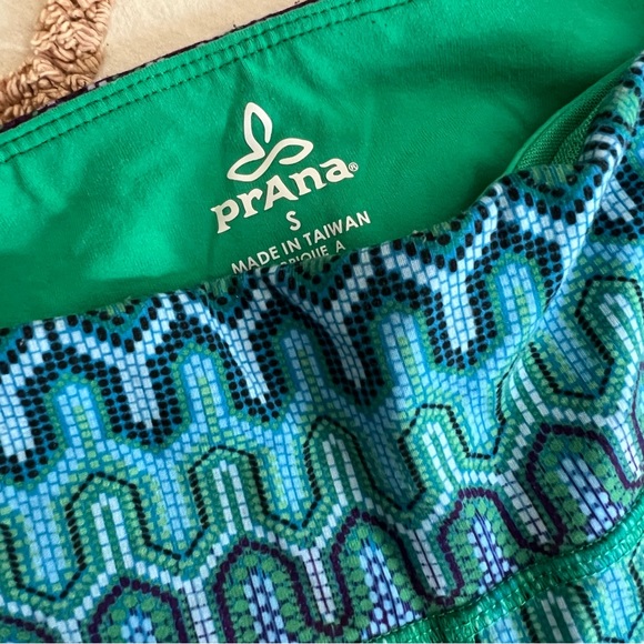 Prana over knee length cropped geometric print yoga pants - Picture 2 of 7